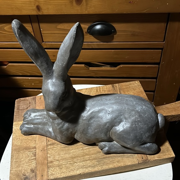 Pottery Barn Essex Handcrafted Laying 🐰 Bunny Sculpture BNIB - Picture 2 of 9